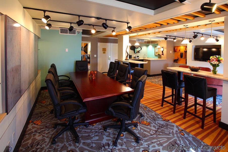 Delta Hotels By Marriott Minneapolis Northeast Restaurant photo