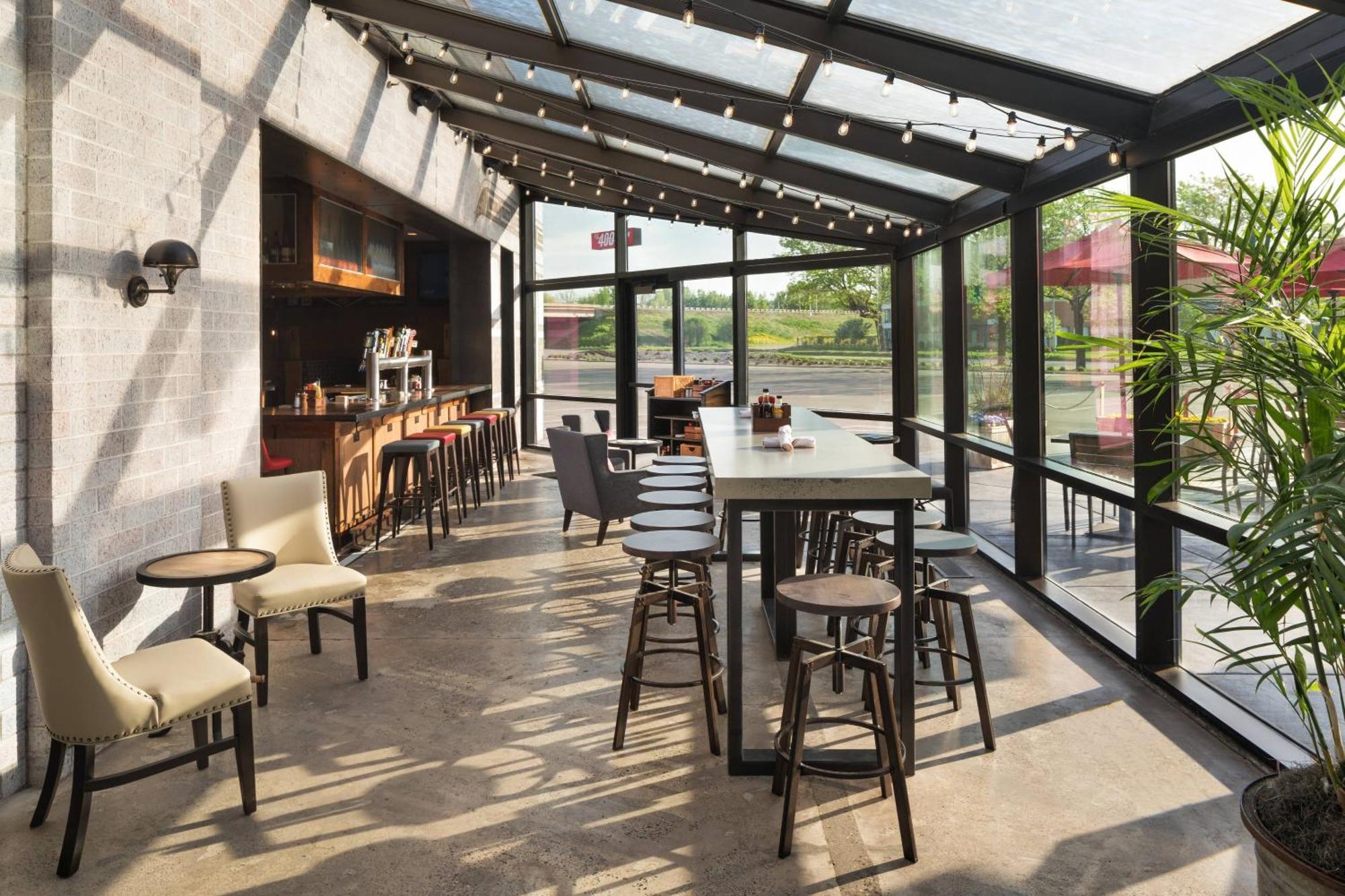 Delta Hotels By Marriott Minneapolis Northeast Extérieur photo